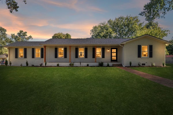 2242 SURREY DR, MURFREESBORO, TN 37129 - Image 3ac005ca2f1bfe24bba3ec88ff2ffe37/2237239633