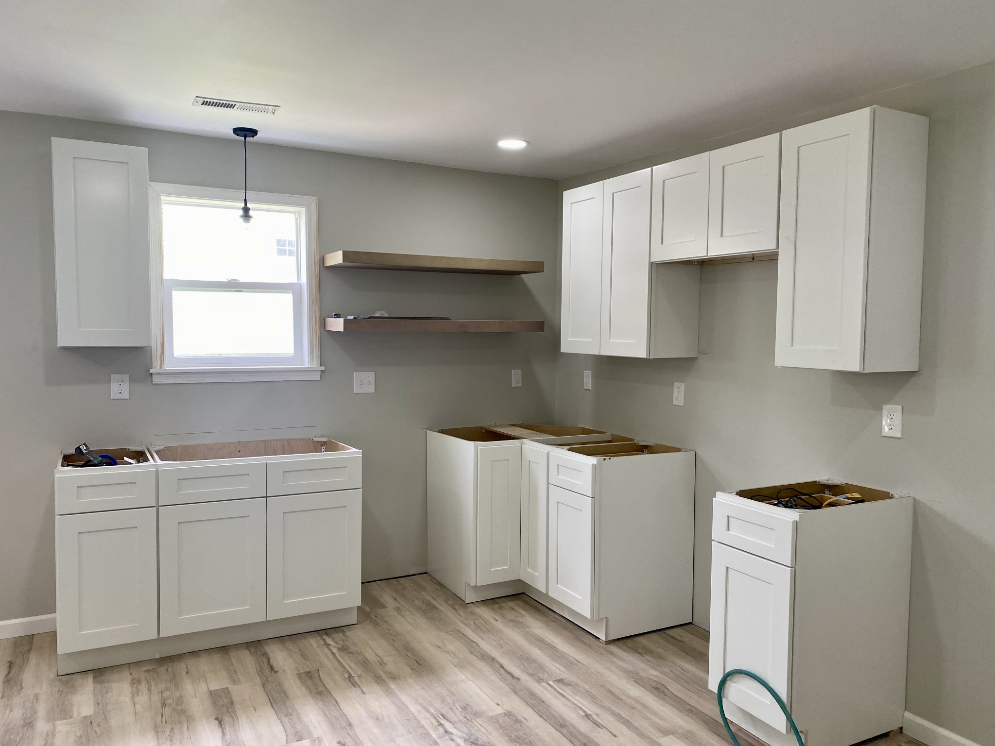 711 Gwen St