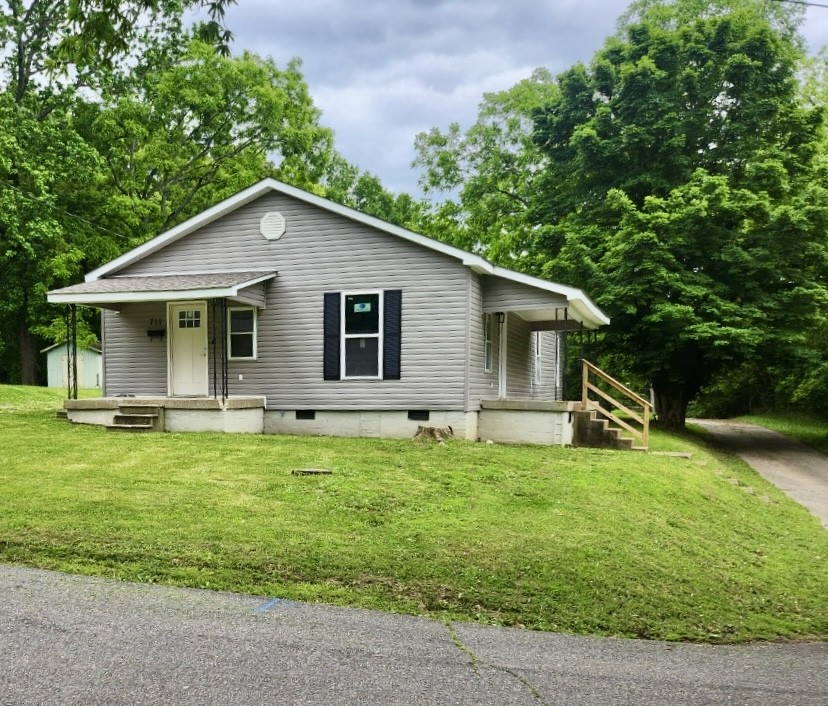 711 Gwen St