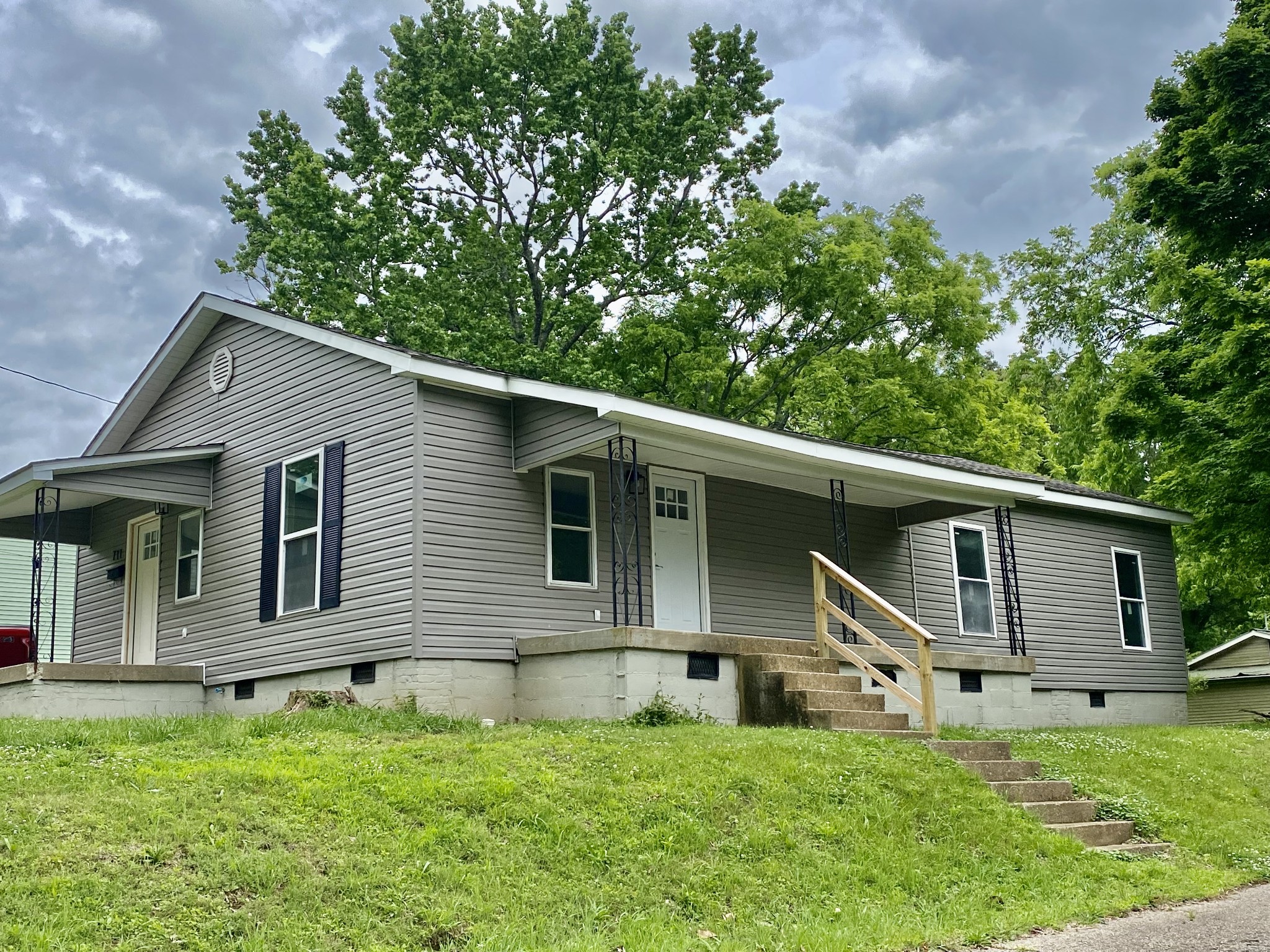 711 Gwen St