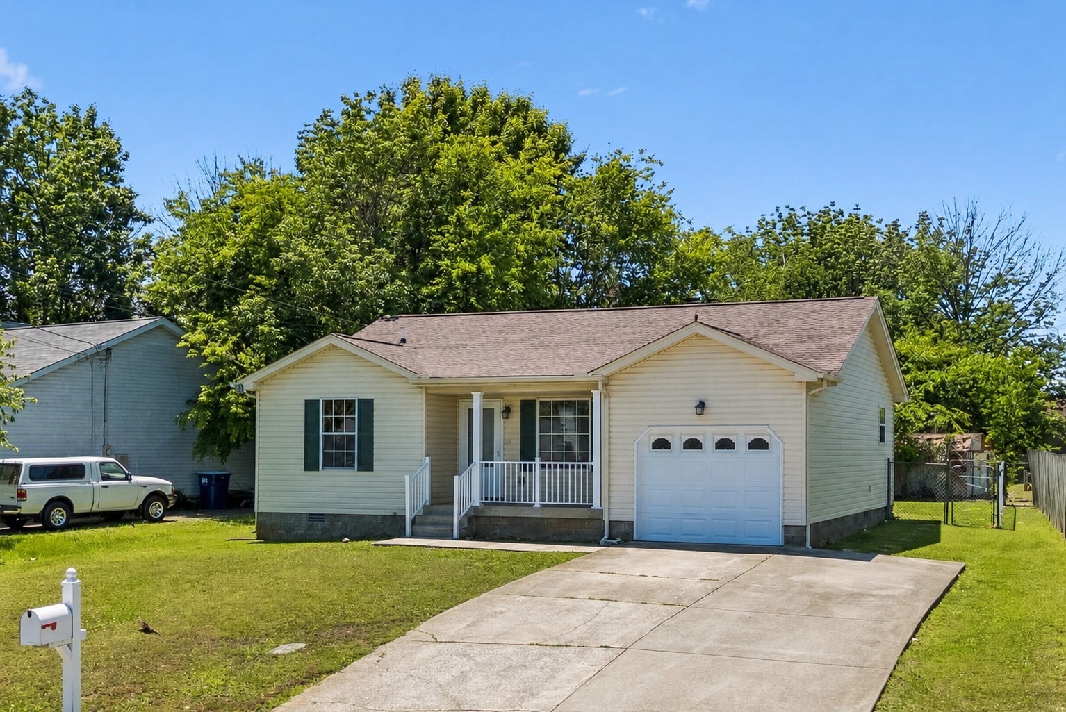 103 Natchez Ct S