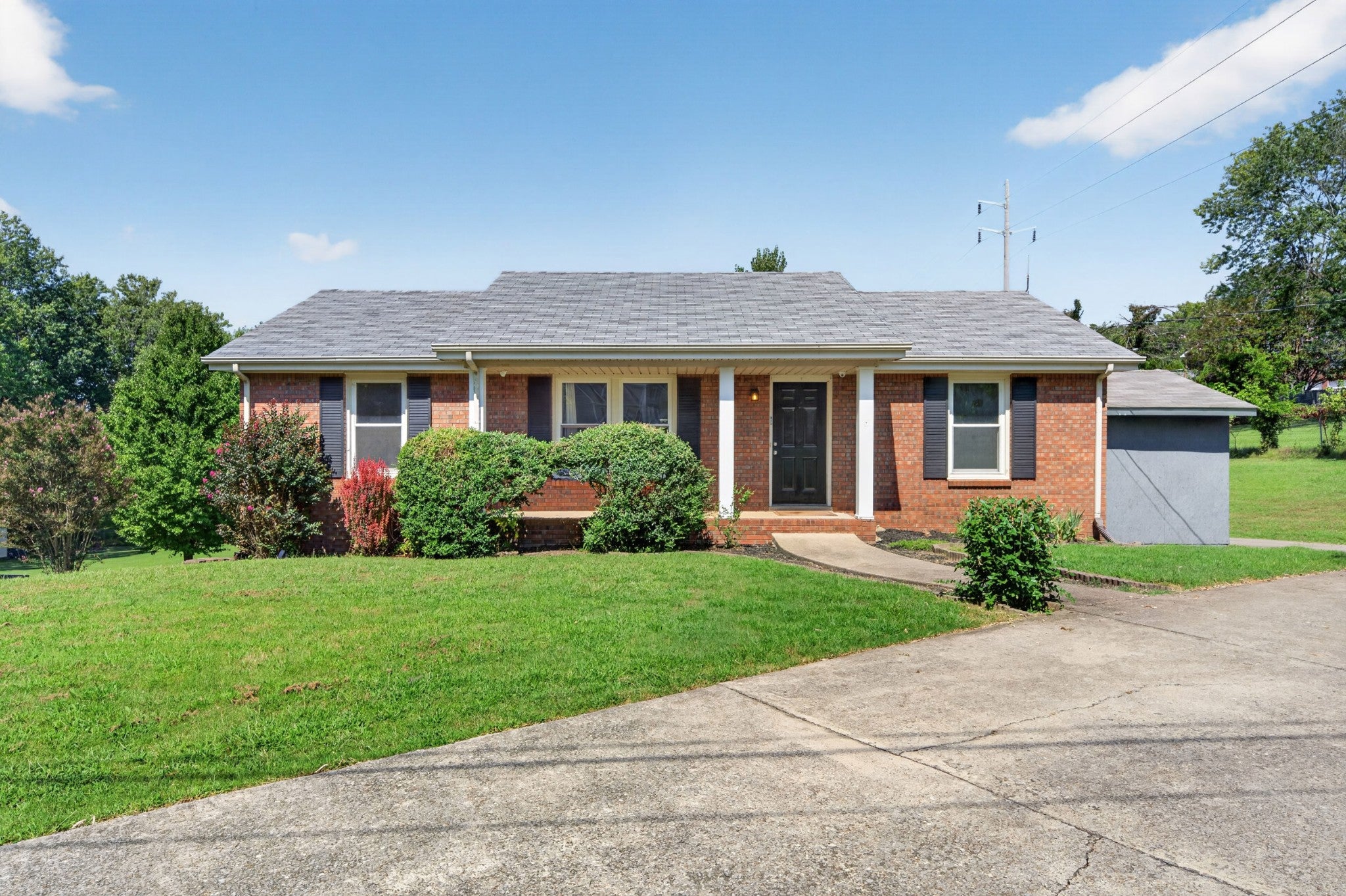 1914 Claymont Dr