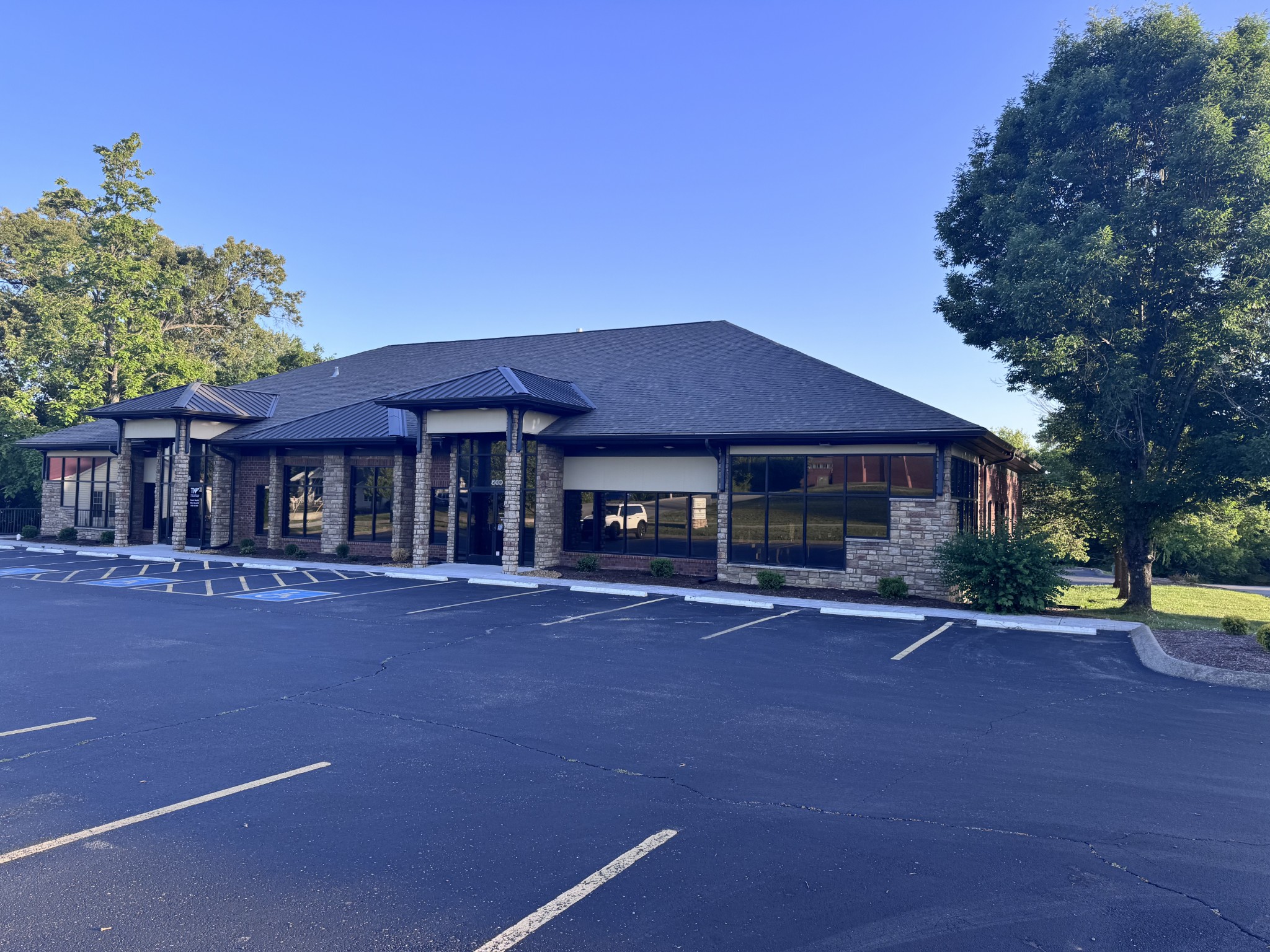 Photo 1 of 8 — 500 E College St, Dickson, TN 37055