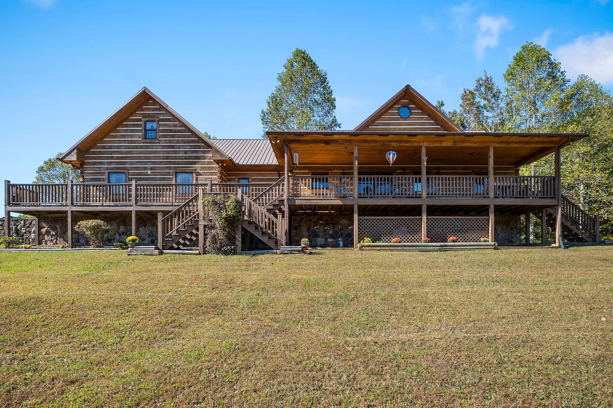 270 Graves Ln