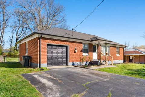 1929 Woodmont Dr Columbia TN 38401