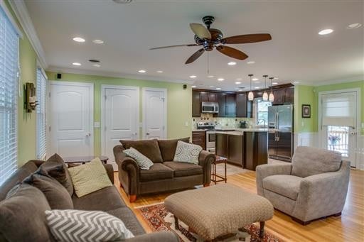 407 Hilltop Dr