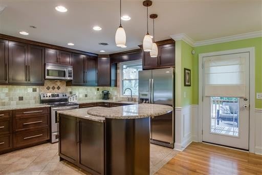 407 Hilltop Dr
