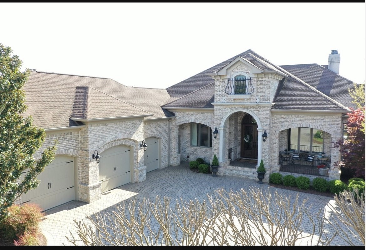 889 Plantation Blvd