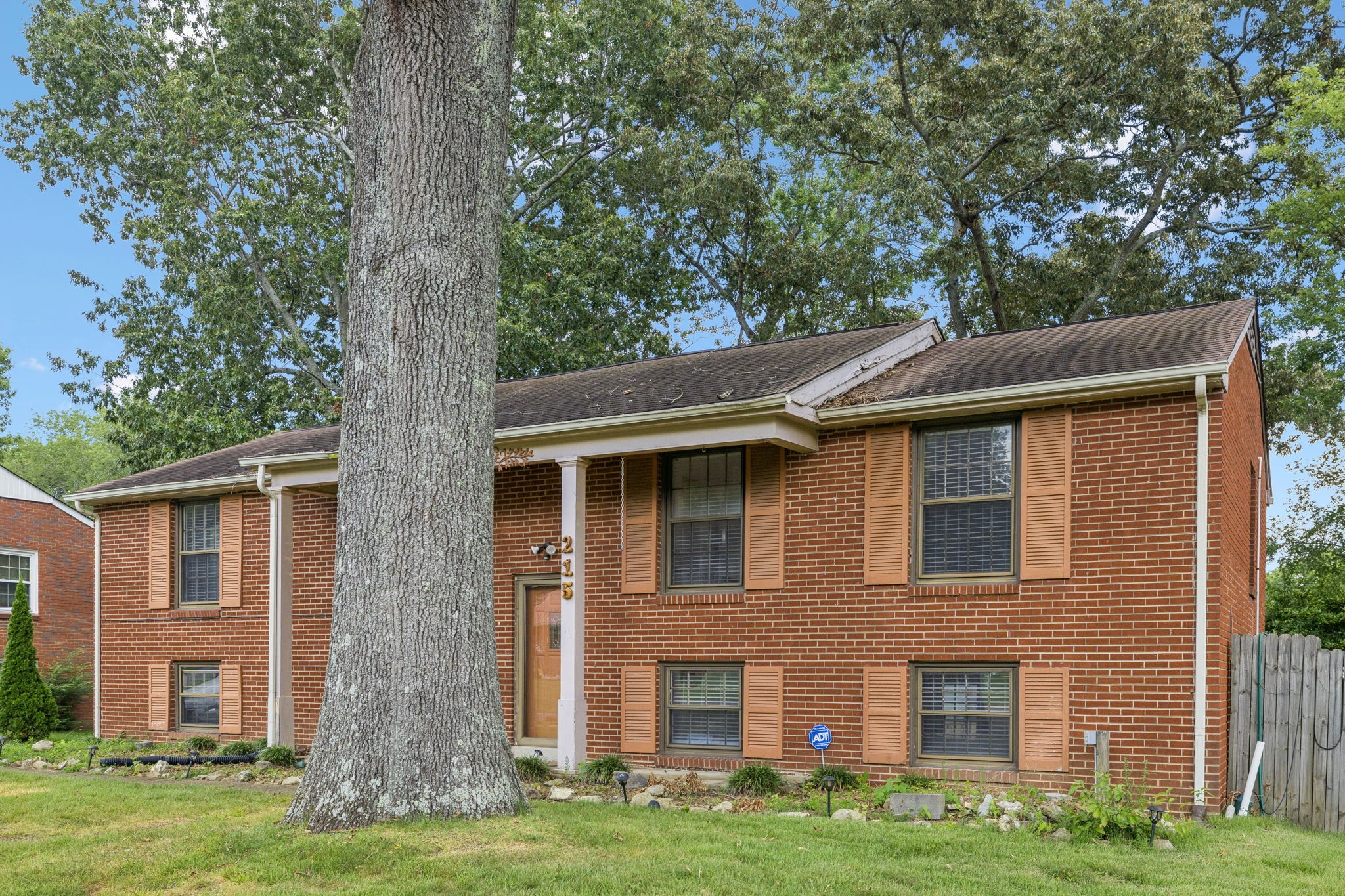 215 Heights Ave