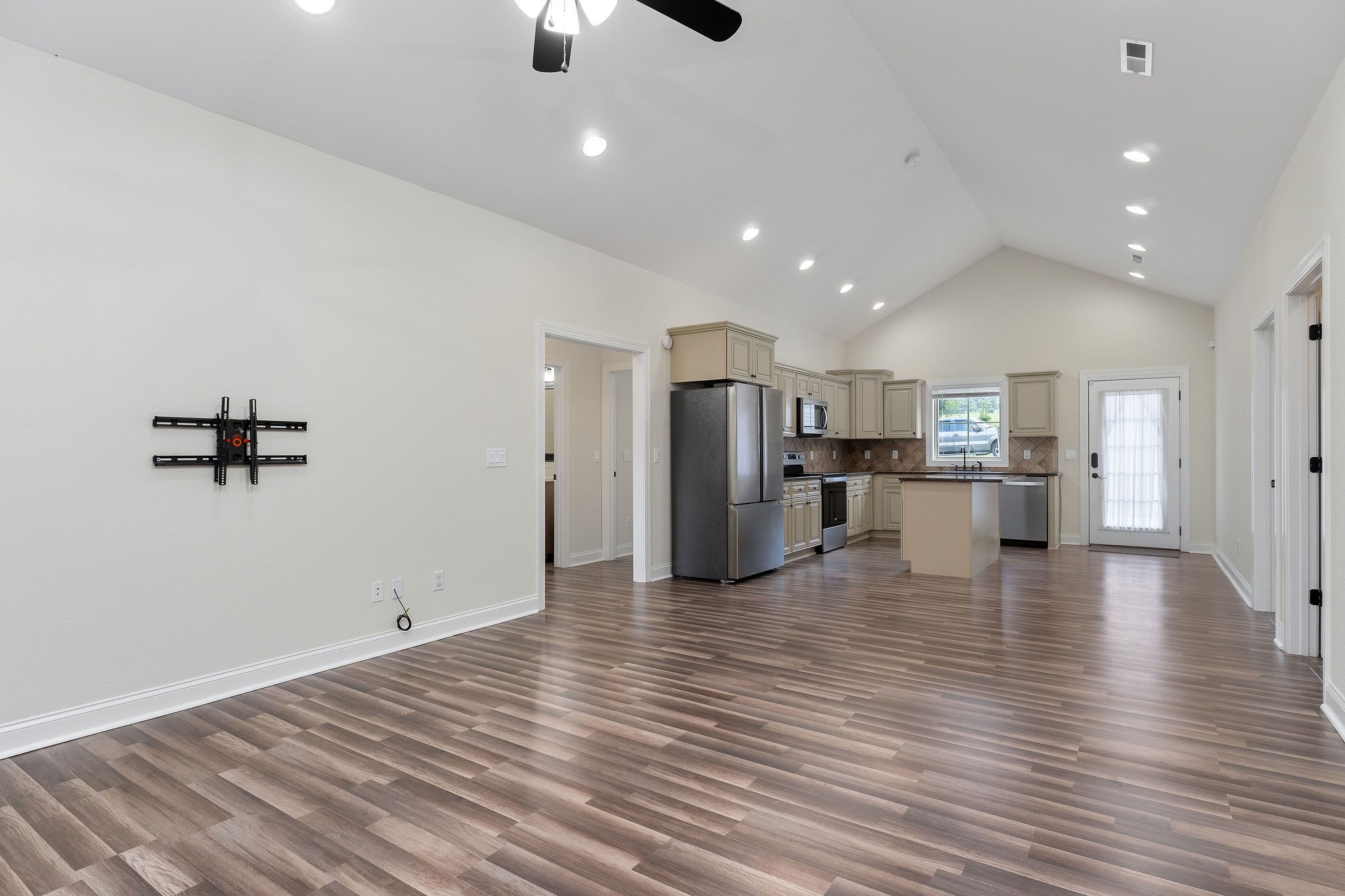 100 Weston Dr