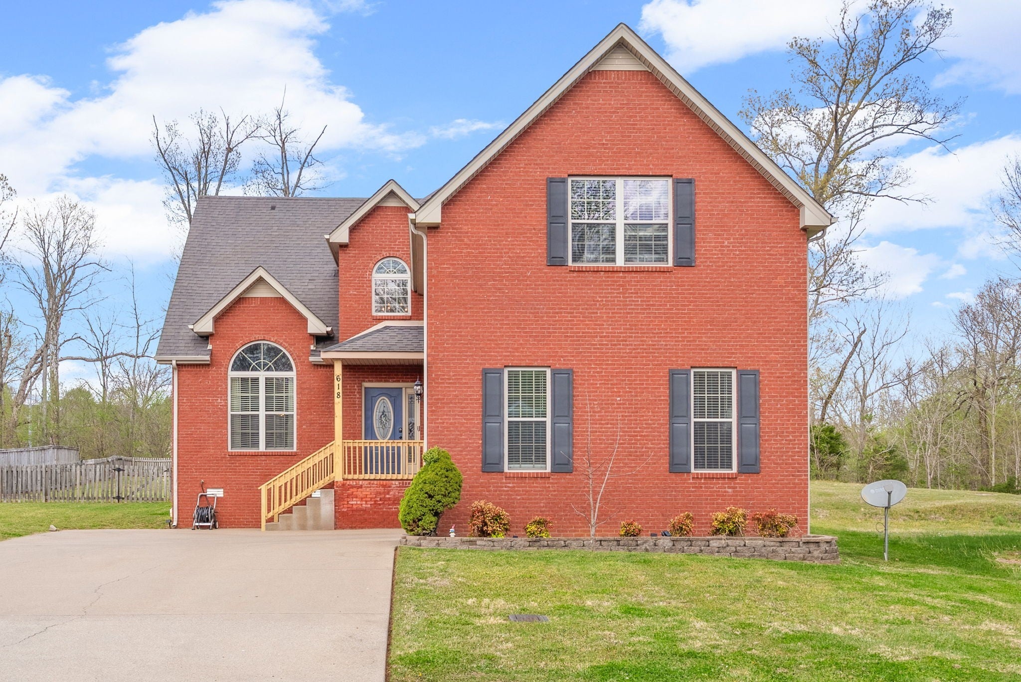 618 Winding Bluff Way