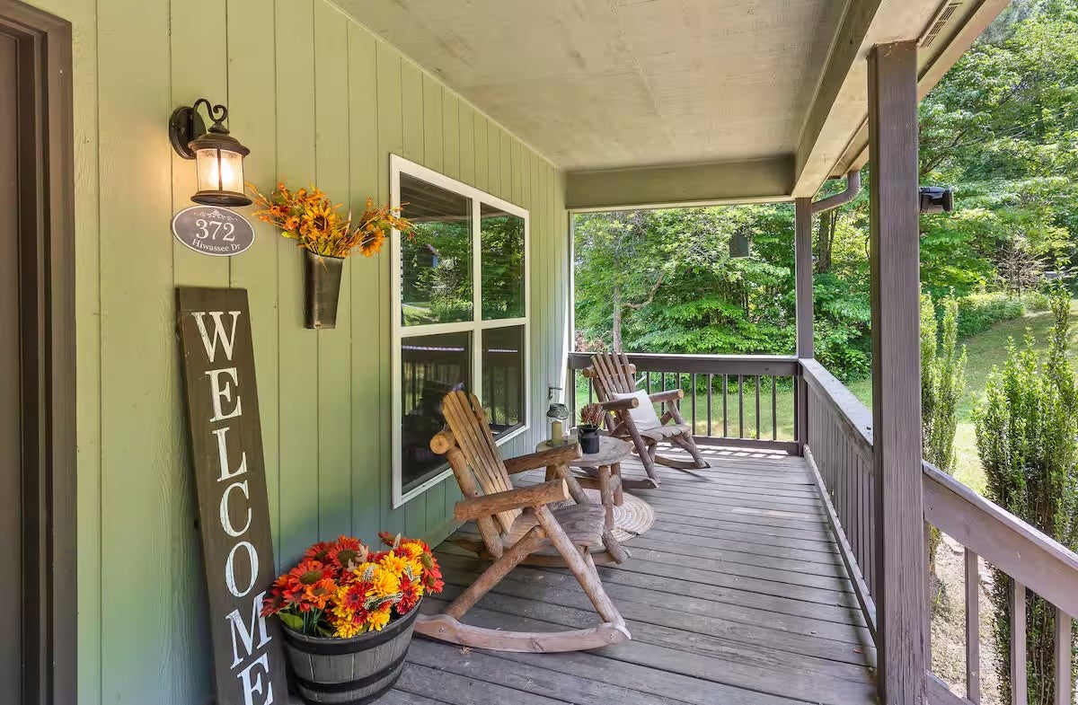 372 Hiwassee Dr