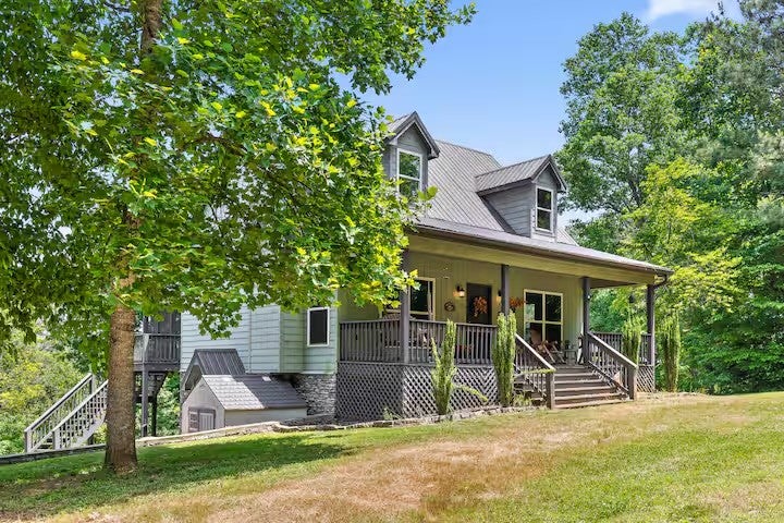 372 Hiwassee Dr