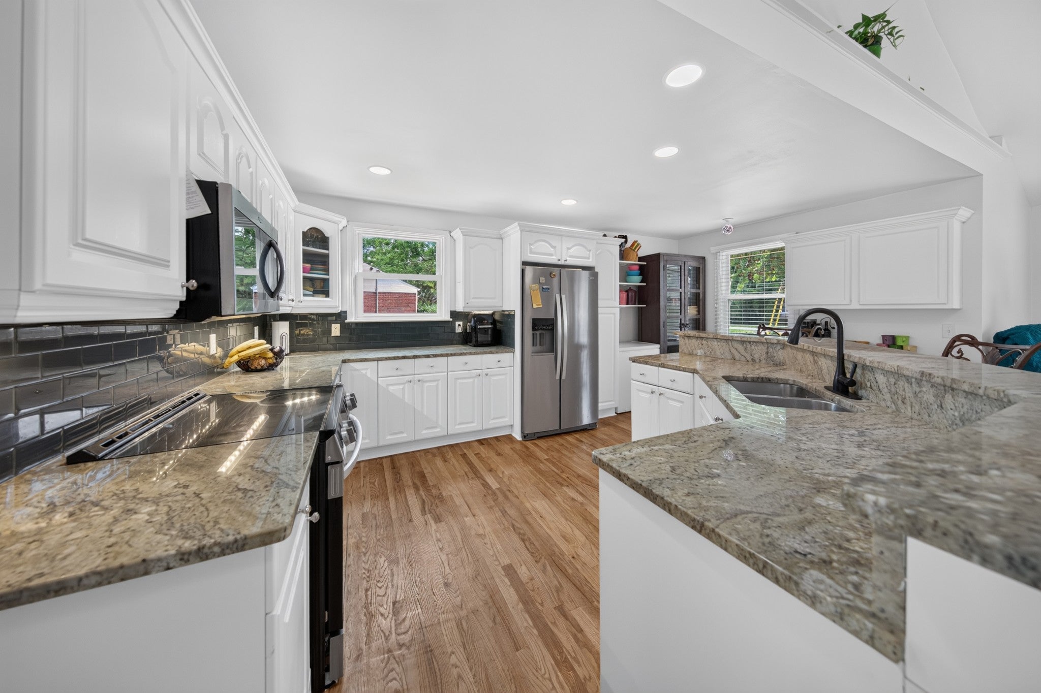 4-bed home for sale in Nashville, TN 37211, 3210 Southlake Dr 3210 Southlake Dr, Nashville TN 37211 4-bed home, photo 2 of 36