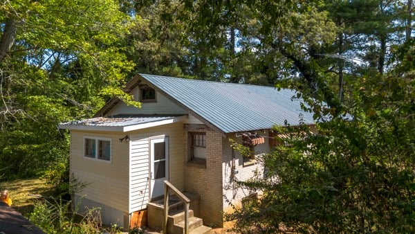 136 Dills Ln