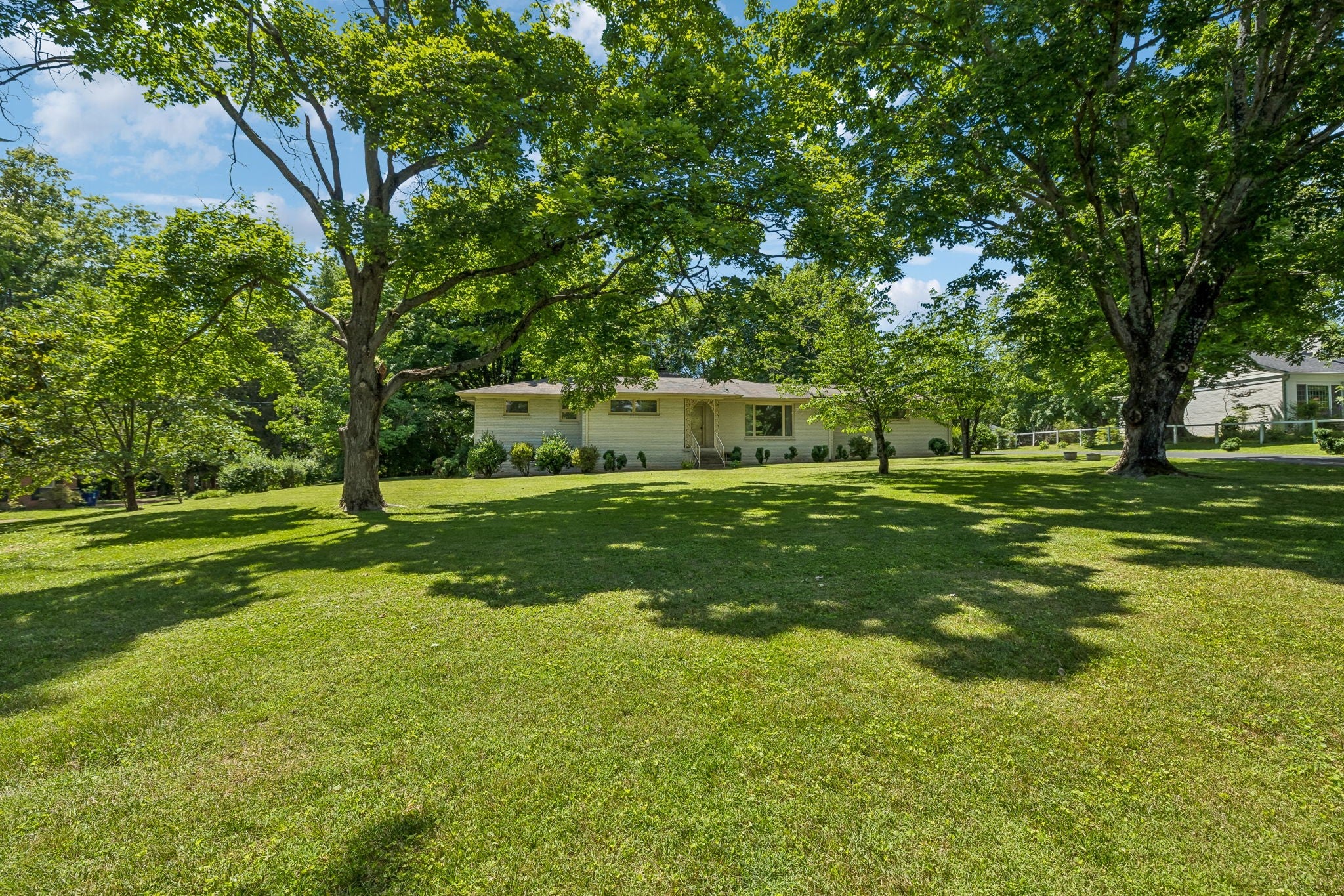 1505 Hillsboro Rd