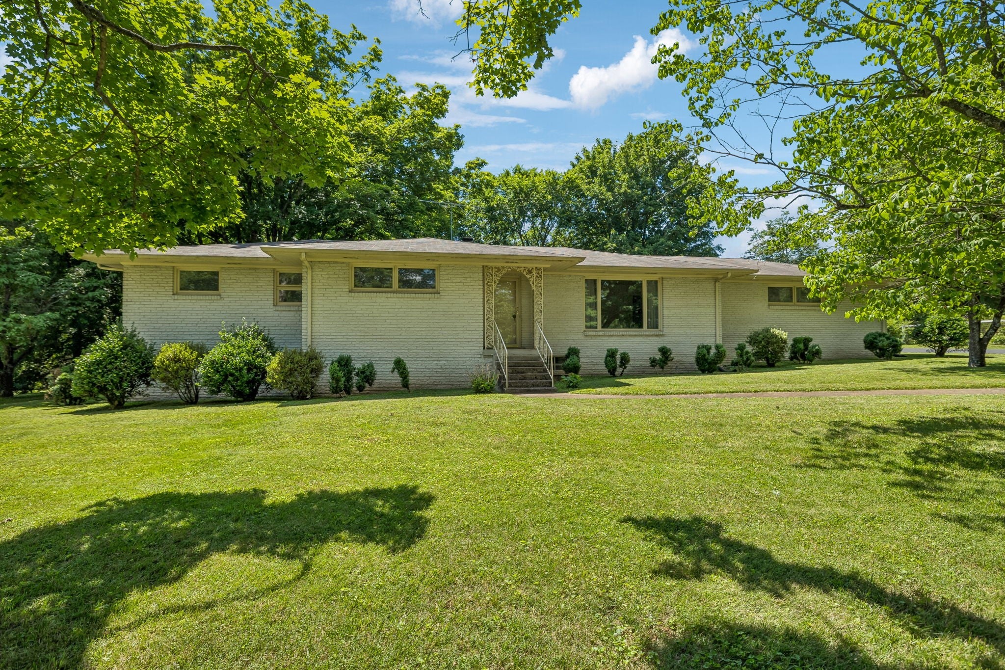 1505 Hillsboro Rd