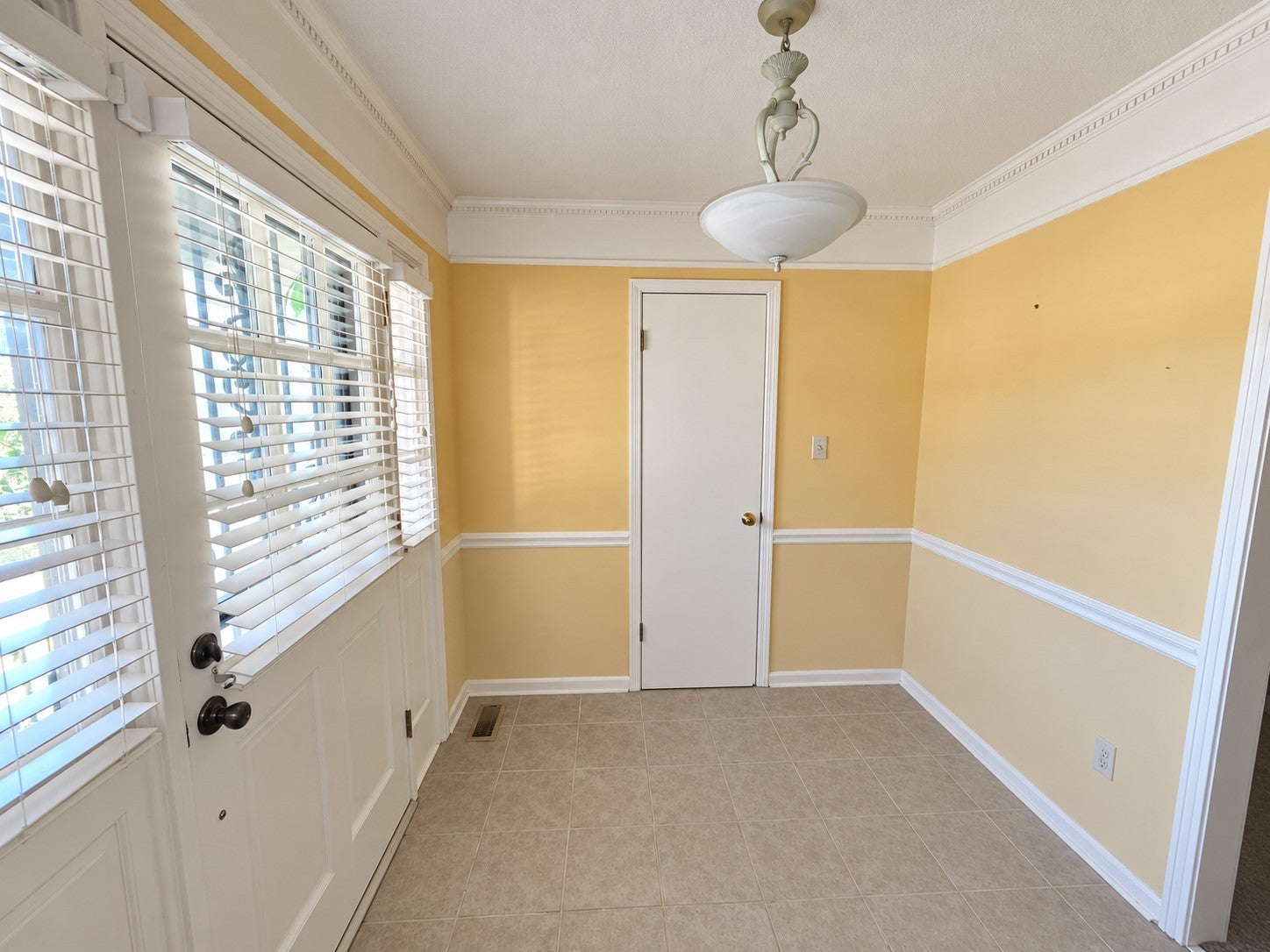 112 Whitfield Dr