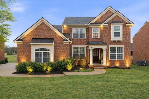 1061 Avery Trace Cir Hendersonville TN 37075