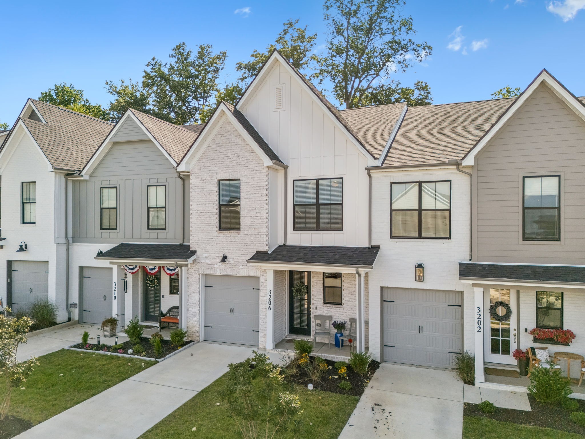 3206 Sassafras Ln