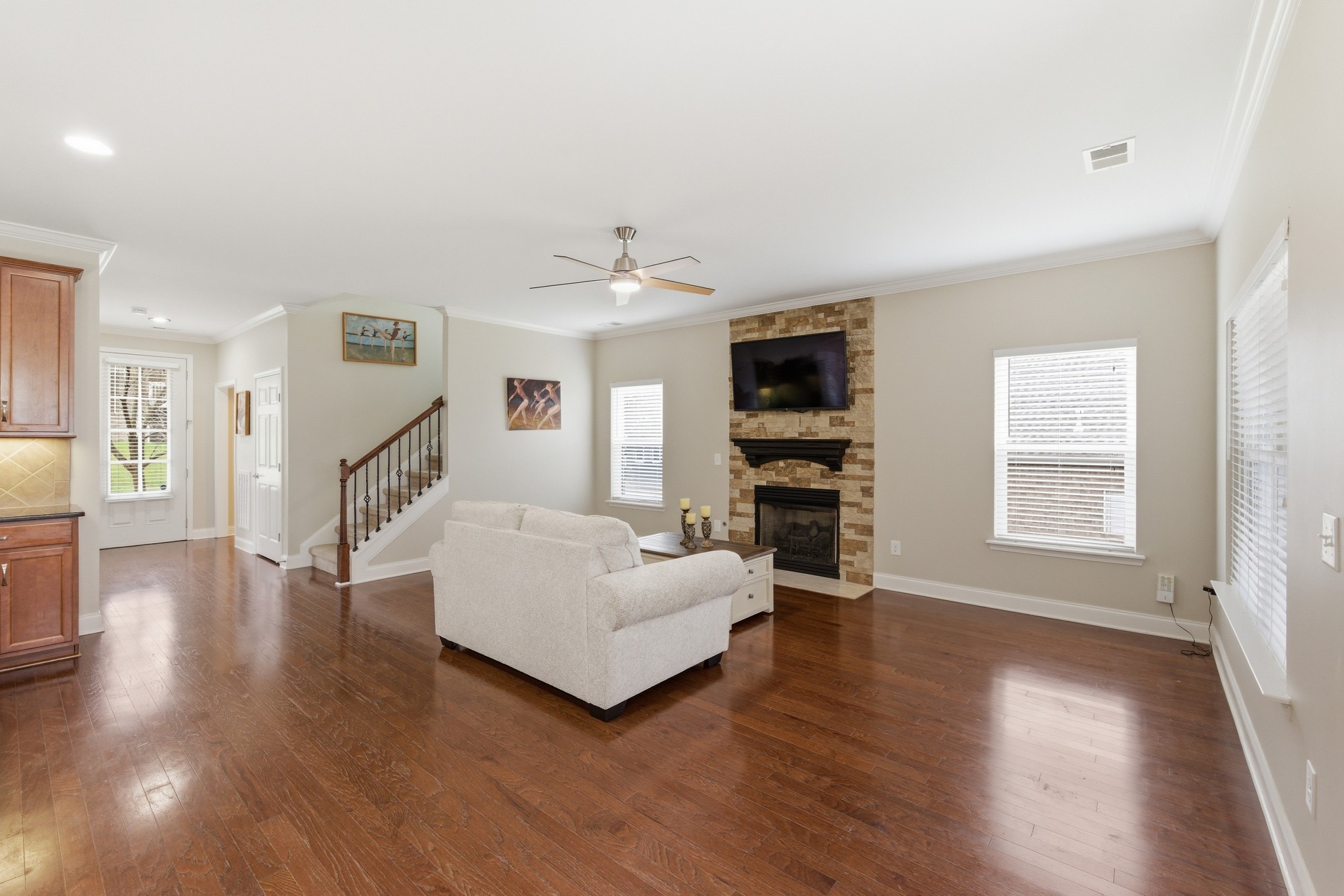 110 Irvine Ln