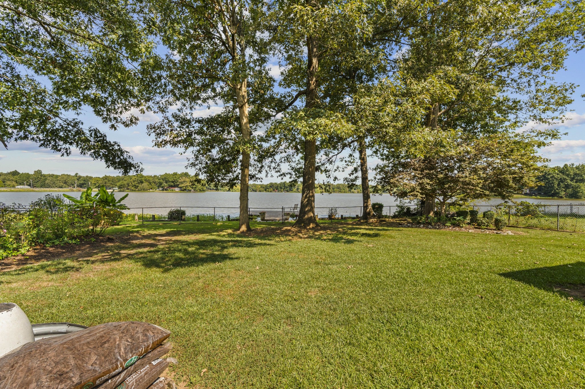 86 Lakeshore Dr
