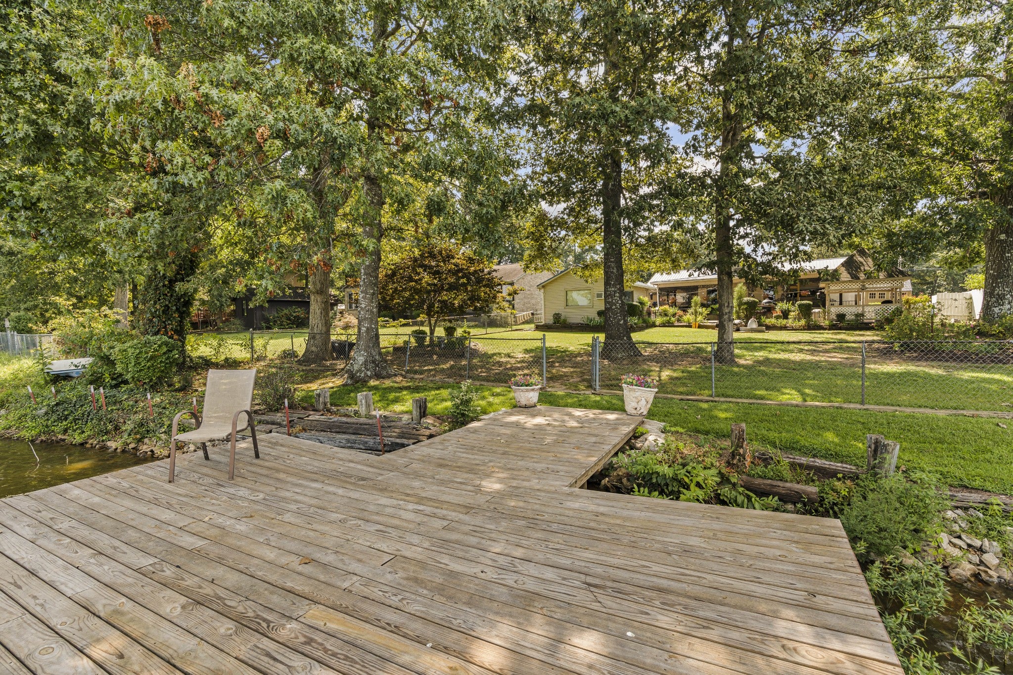 86 Lakeshore Dr