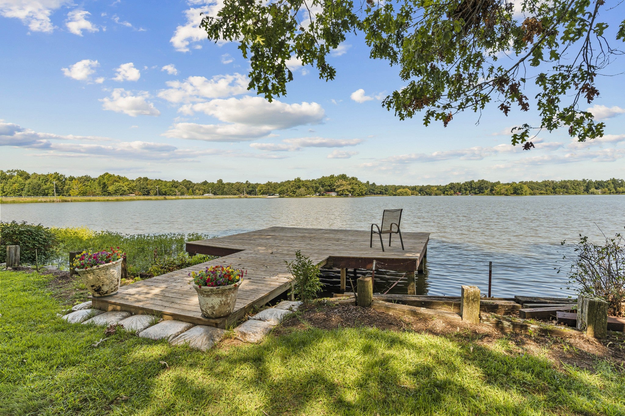 86 Lakeshore Dr