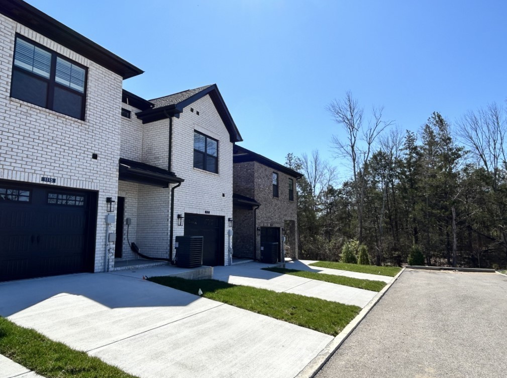 1113 Orcadian Drive S