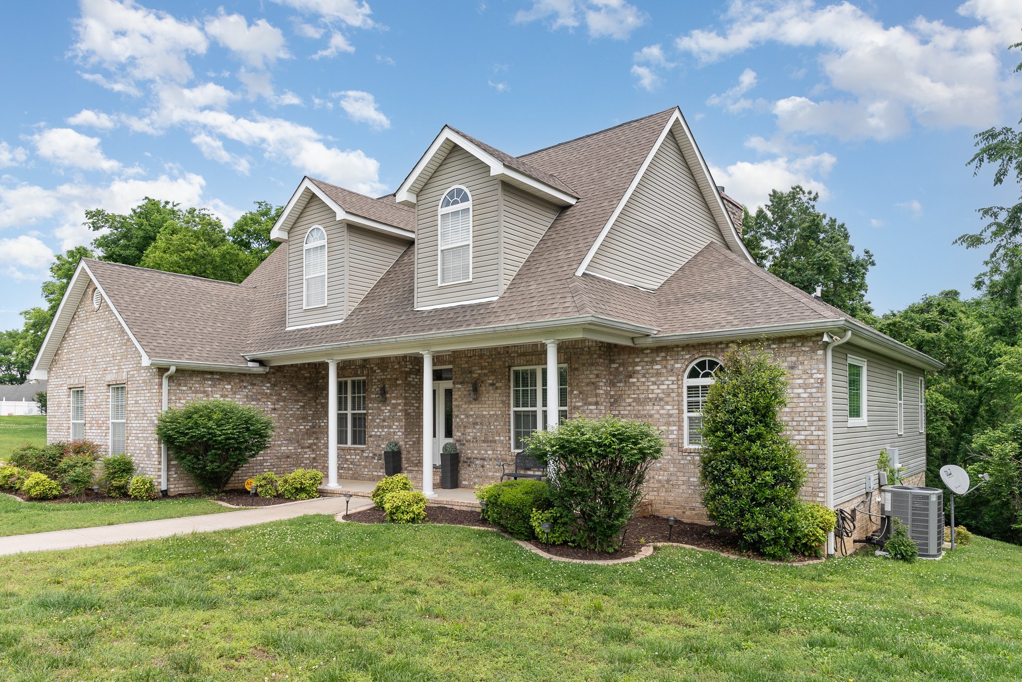 673 Newton Ln