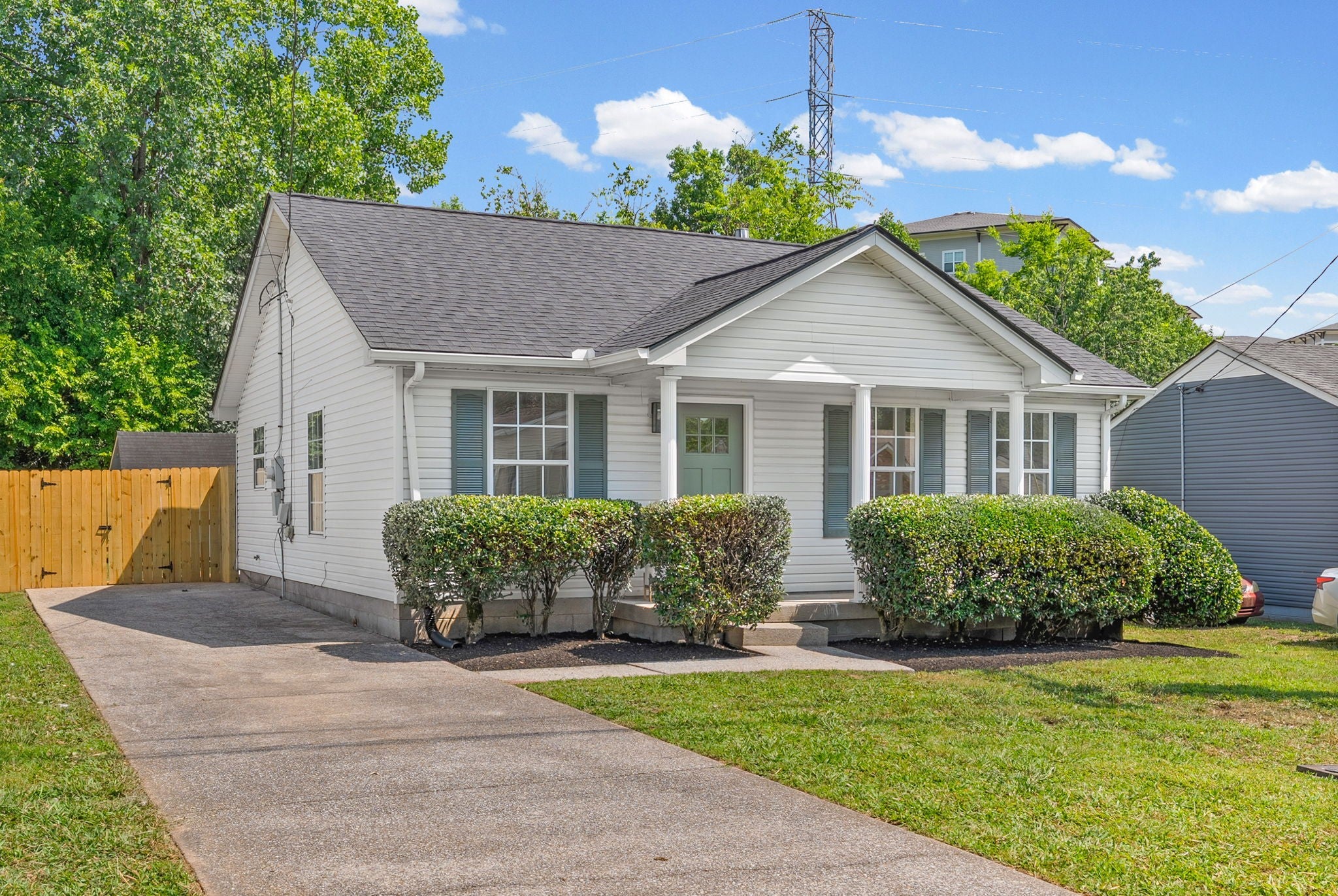 3-bed home sold in Nashville, TN 37207, 2573 Slaydon Dr 2573 Slaydon Dr, Nashville TN 37207 3-bed home, photo 3 of 31