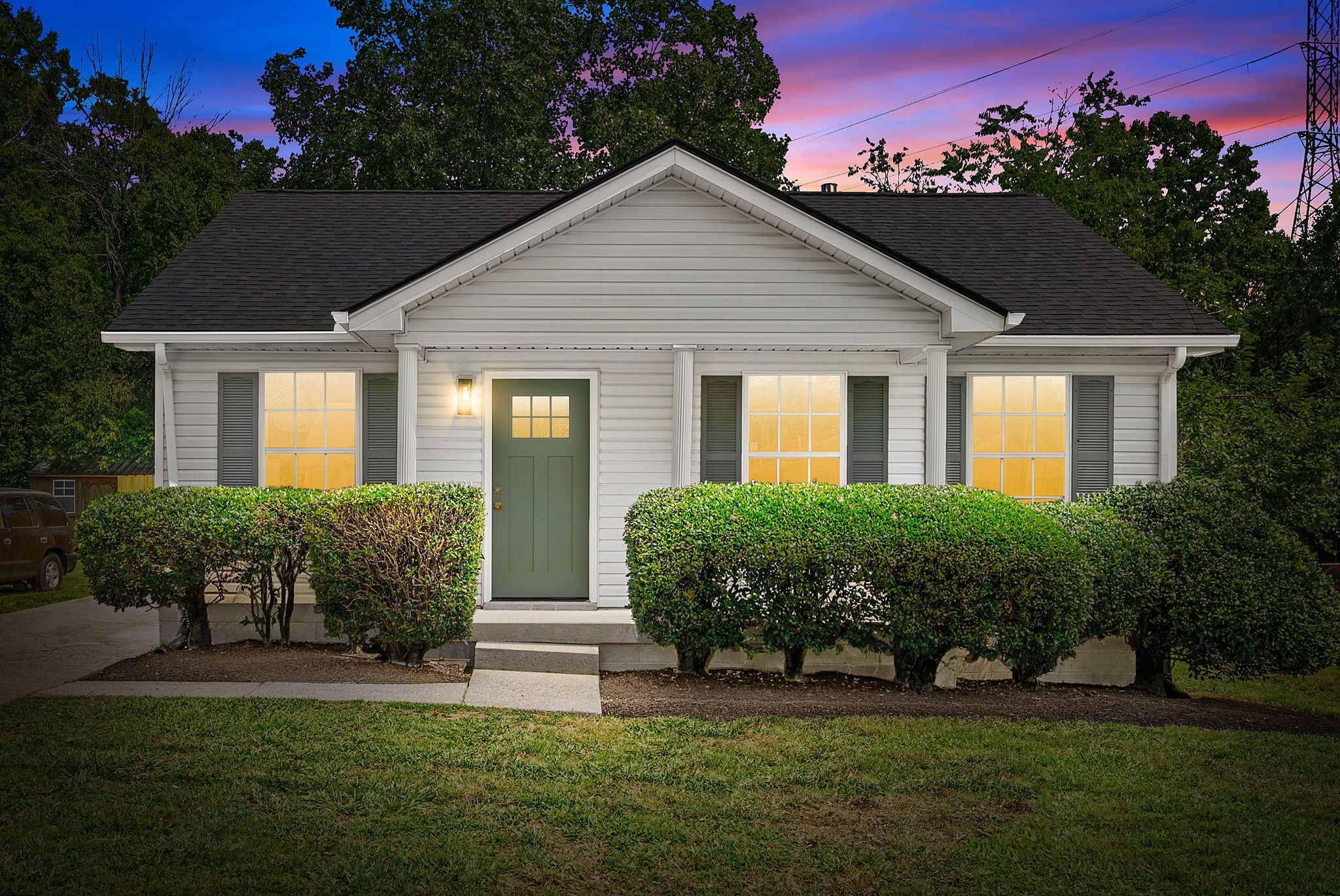 3-bed home sold in Nashville, TN 37207, 2573 Slaydon Dr 2573 Slaydon Dr, Nashville TN 37207 3-bed home, photo 2 of 31