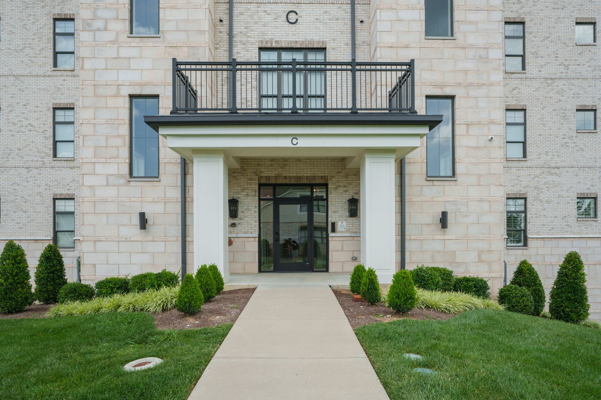1024 Club View Drive C 202