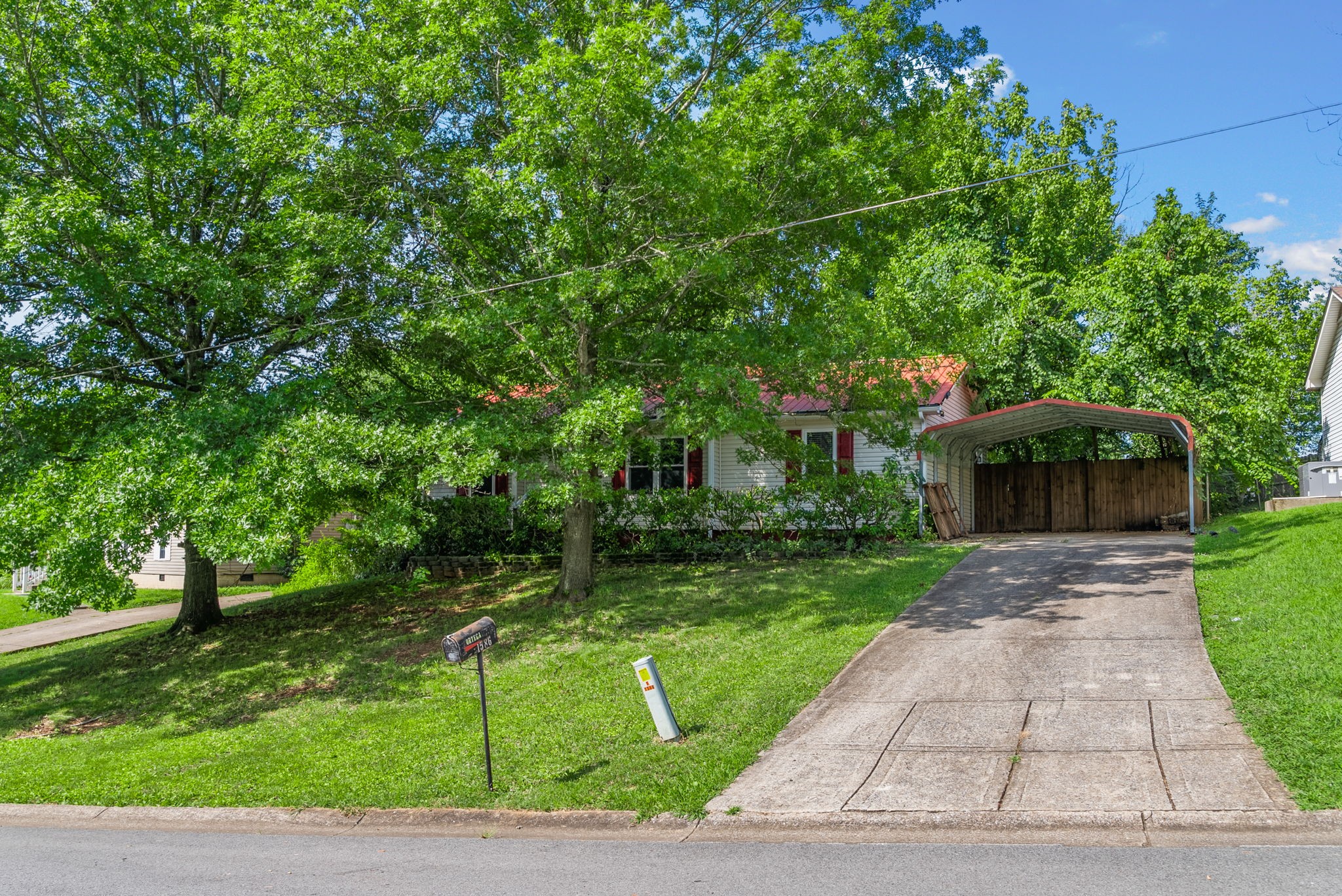 1586 Boxcroft Rd