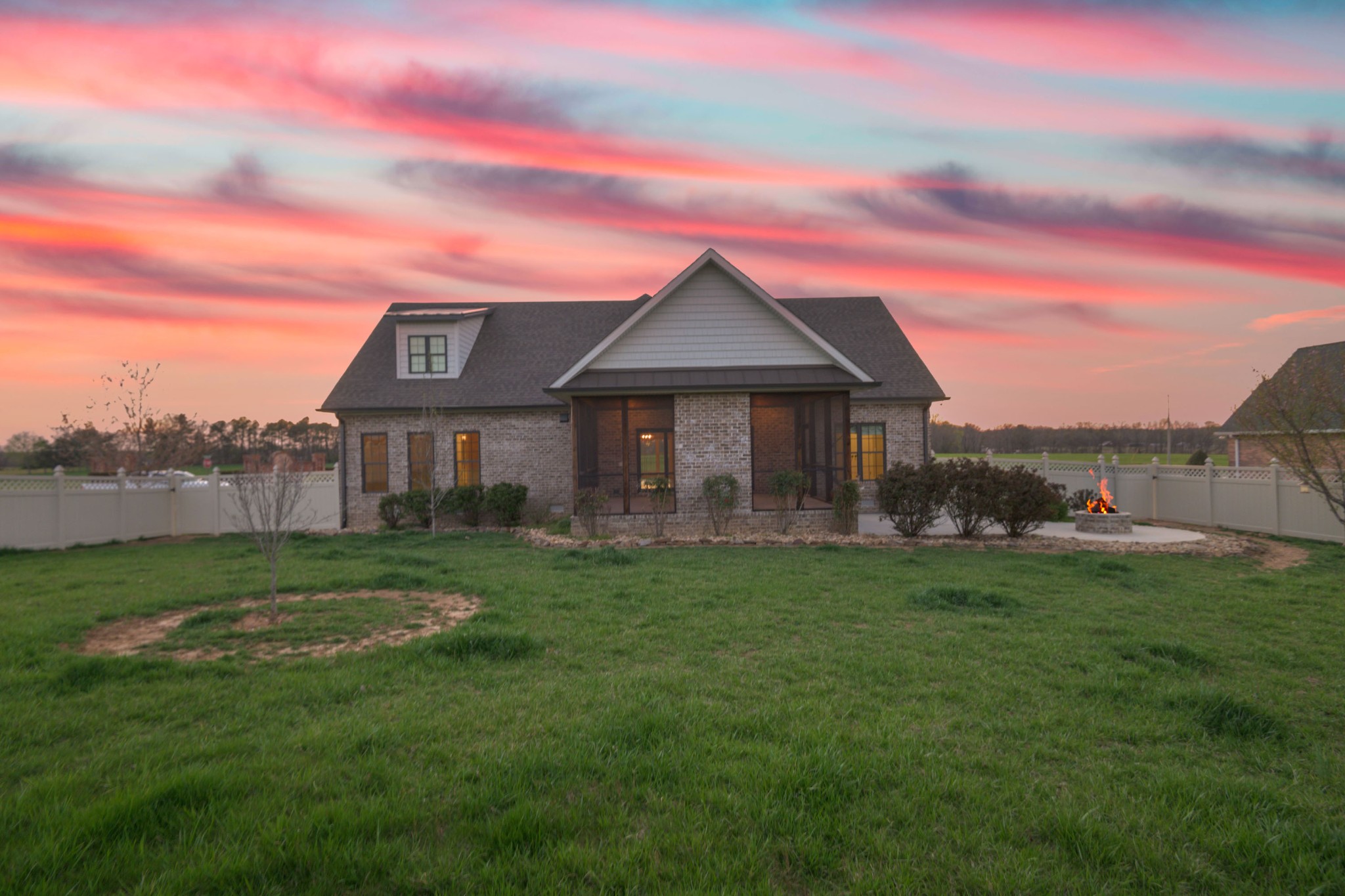 25 Holt Ln