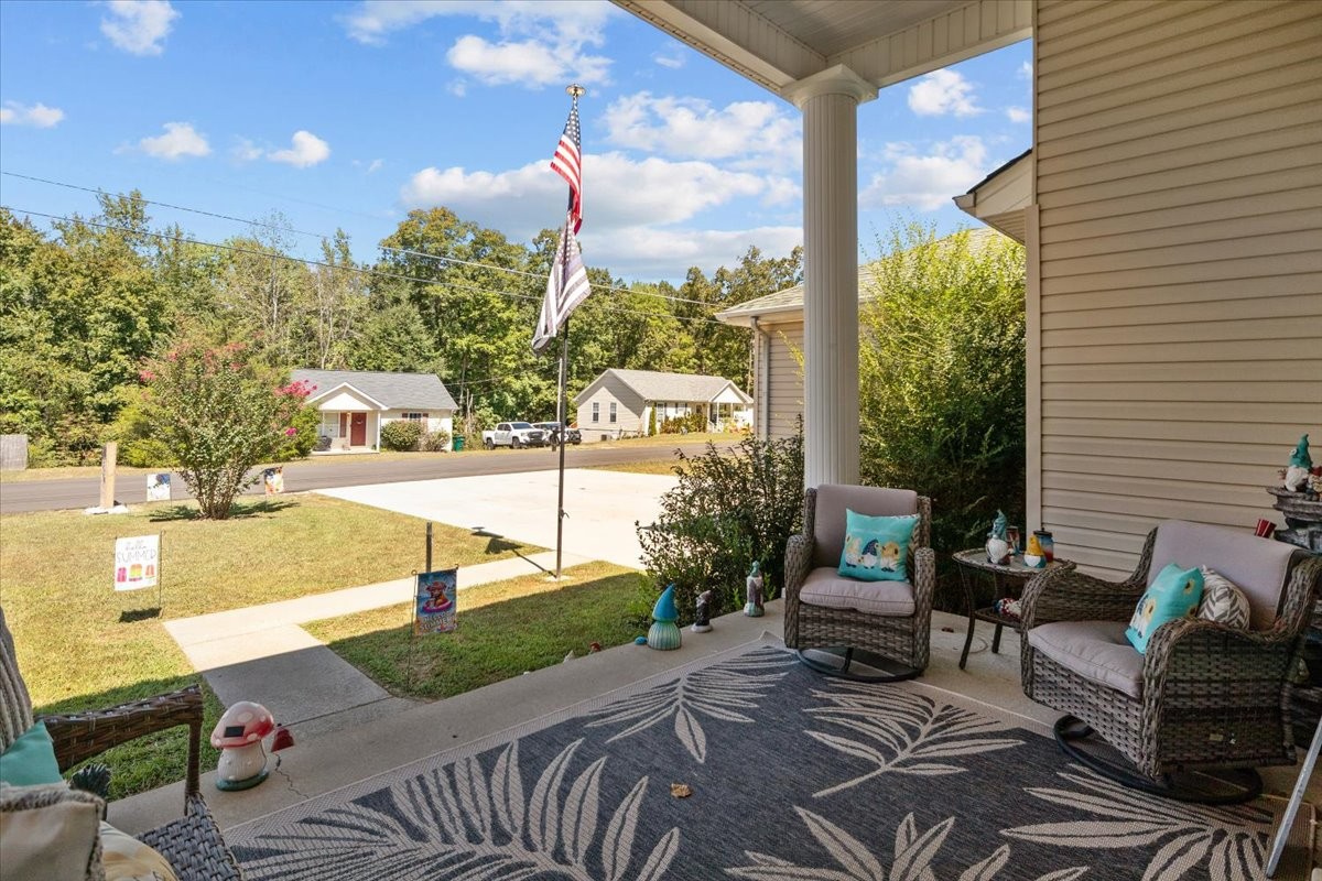 380 Station Dr