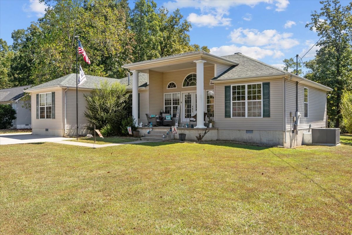 380 Station Dr