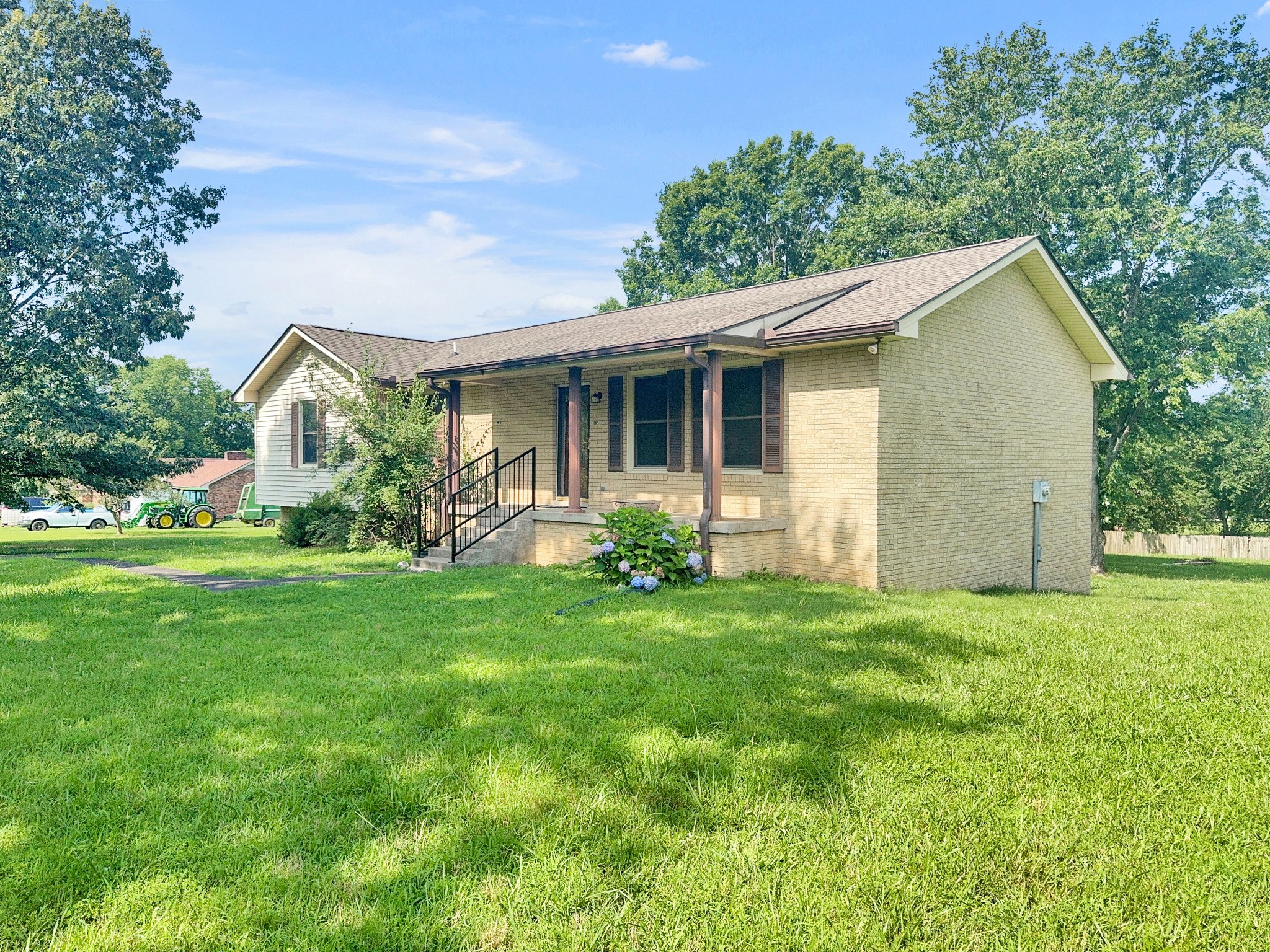 402 Poplar Pl
