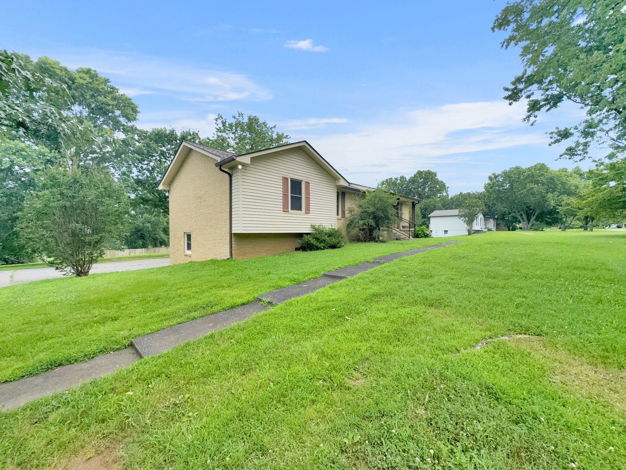 402 Poplar Pl