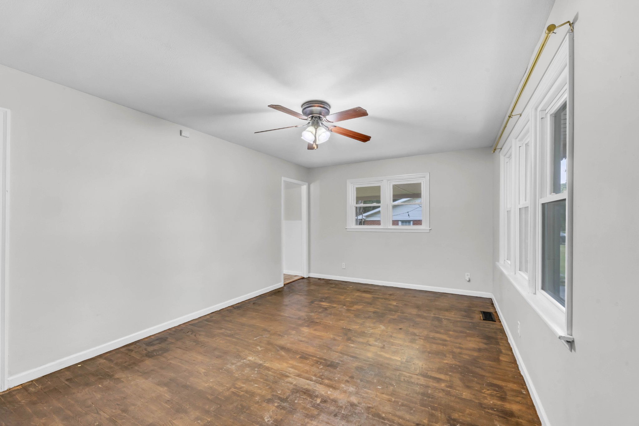 412 Colonial Ter