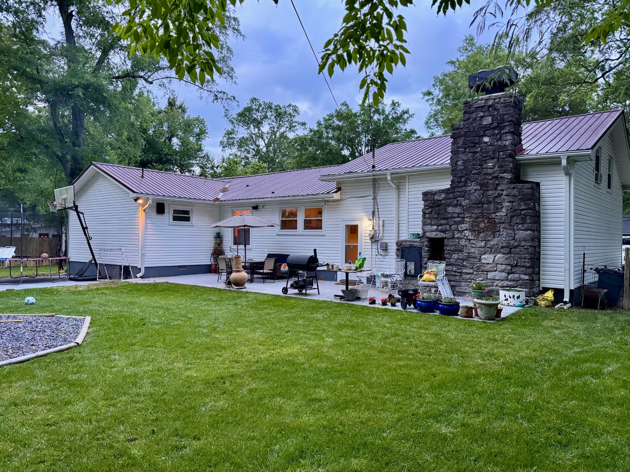 1100 Woodland Dr