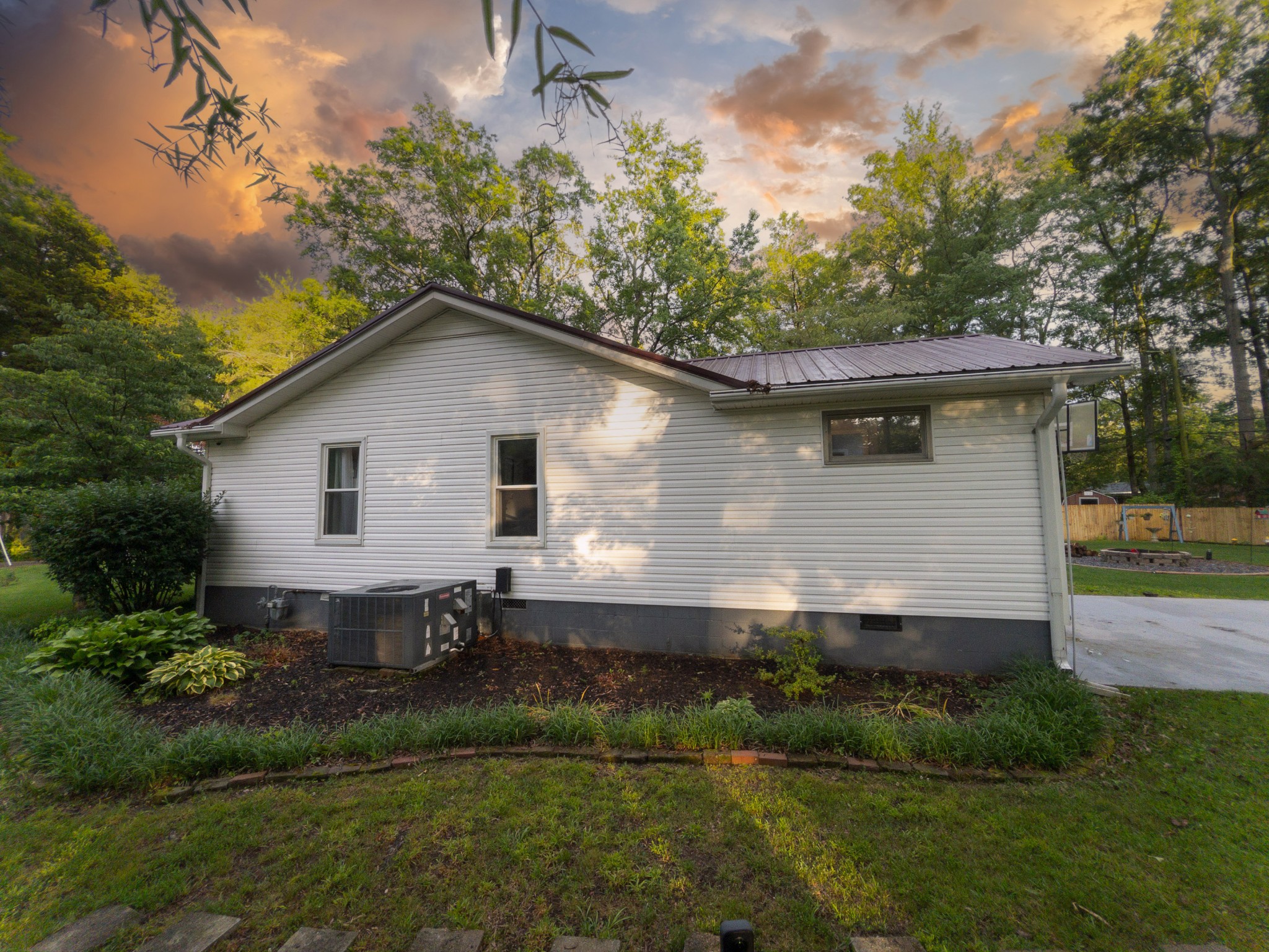 1100 Woodland Dr