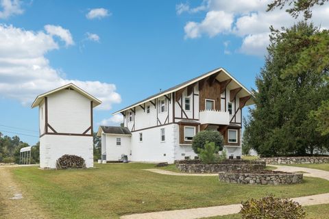 Photo of 106 Highland St, Hohenwald, TN 38462 (MLS # 3014083)