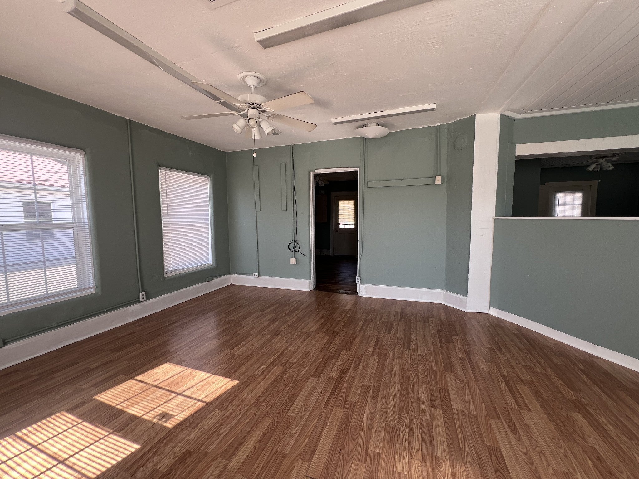 400 W Lincoln St