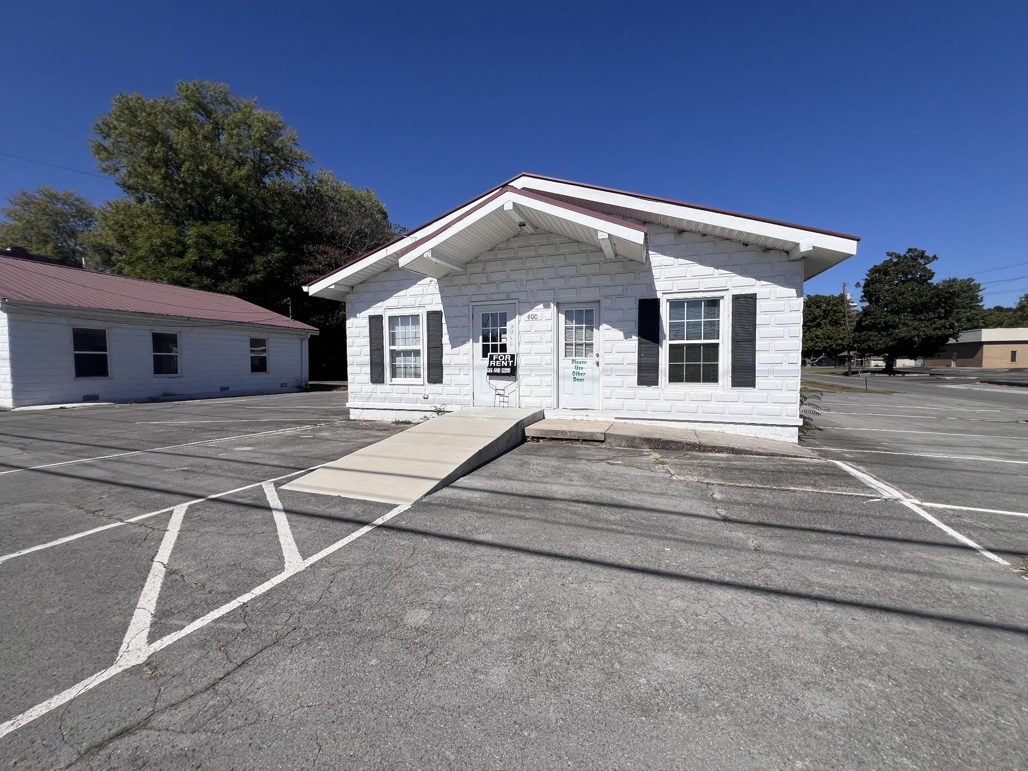 400 W Lincoln St