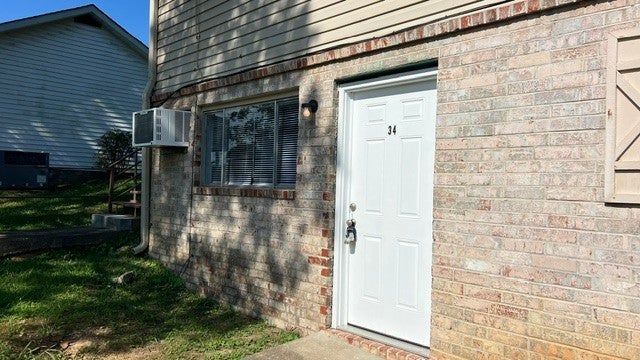 210 Hendricks Blvd 34