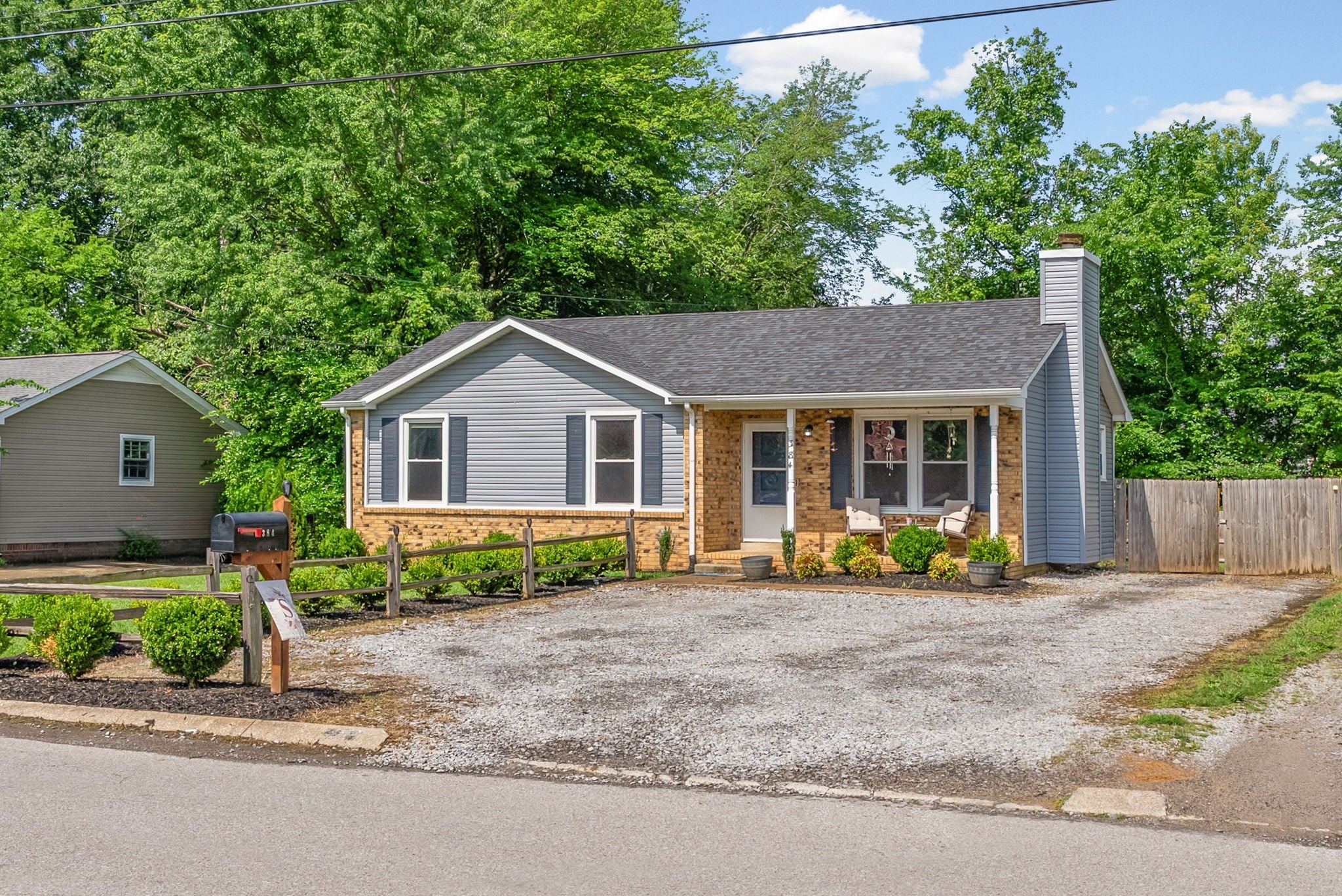 384 Roselawn Dr