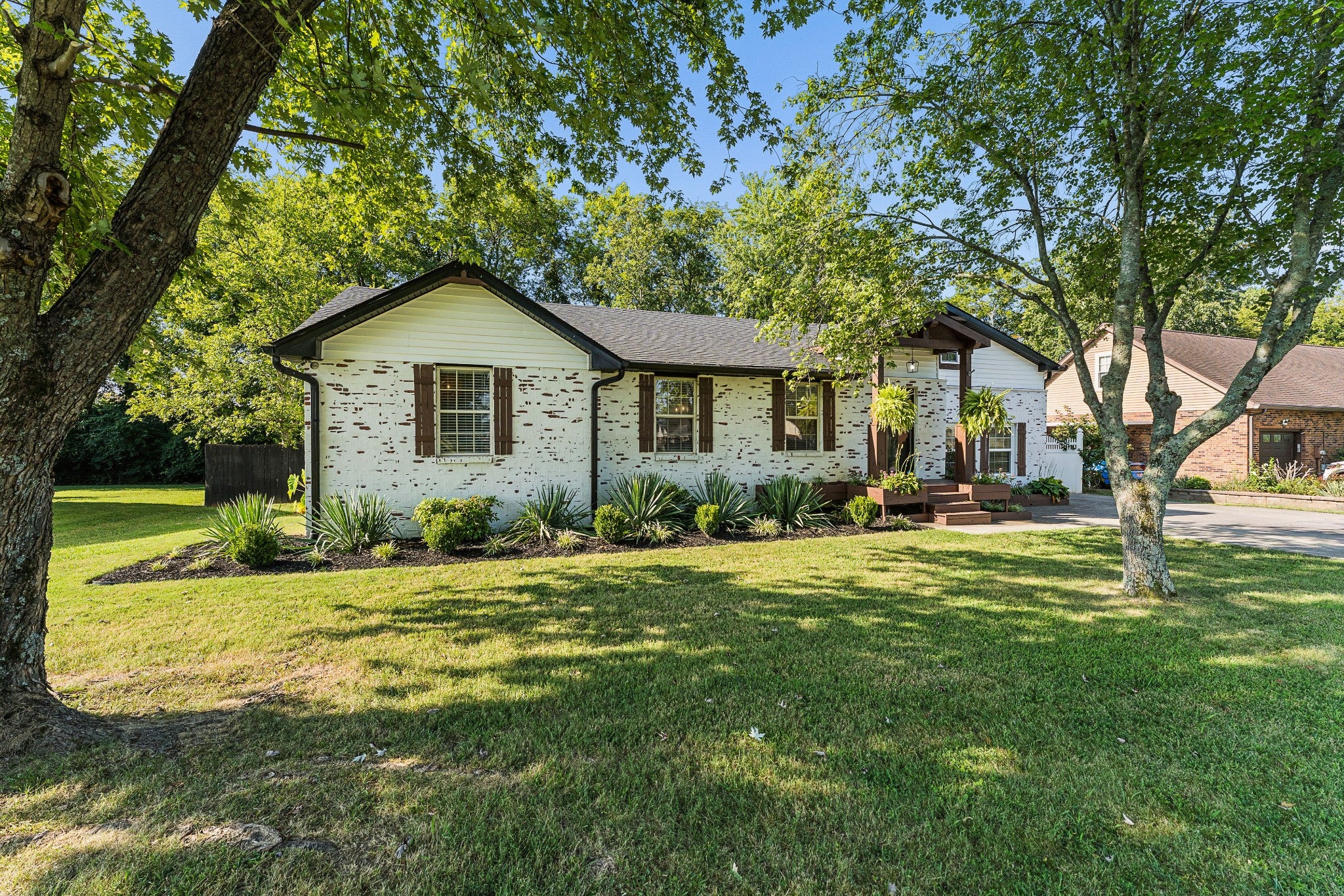 440 Lealand Ln