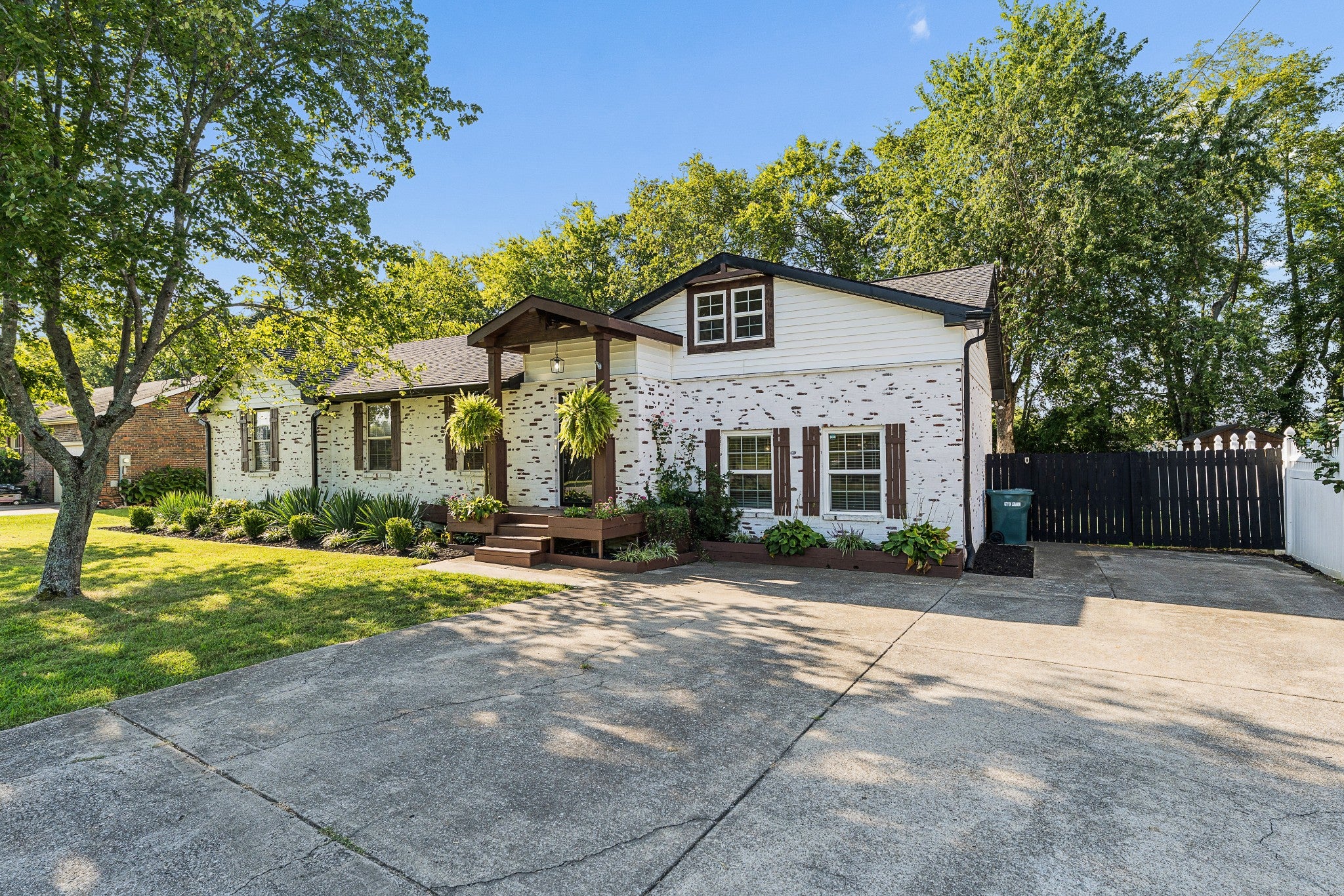 440 Lealand Ln