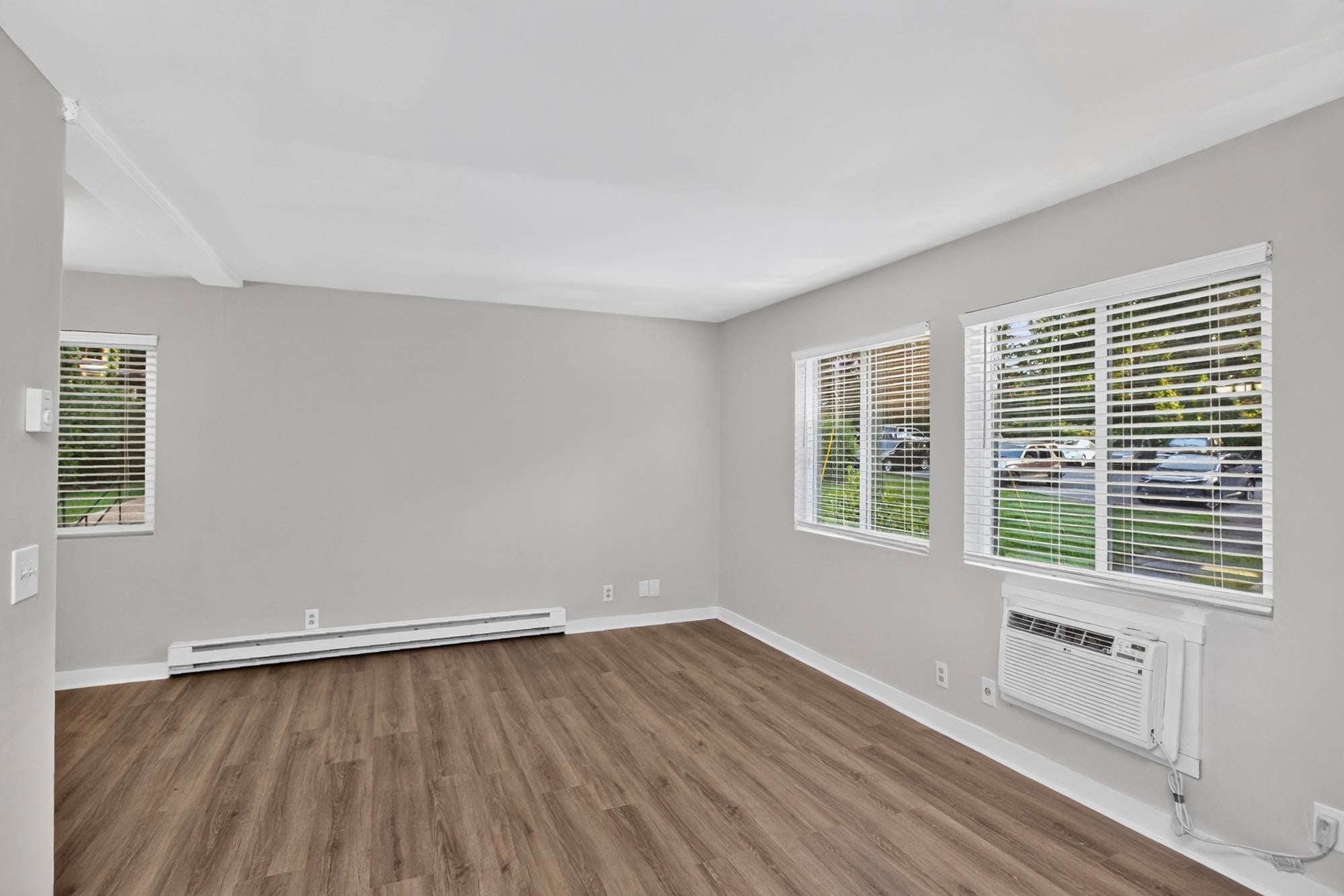 550 Harding Pl E107, Nashville TN 37211 1-bed condo, photo 5 of 31